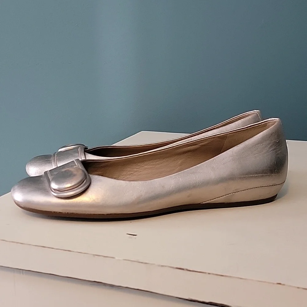 ECCO‎ Owando Light Gold Metallic Button Flats Eur 41, US 10.5